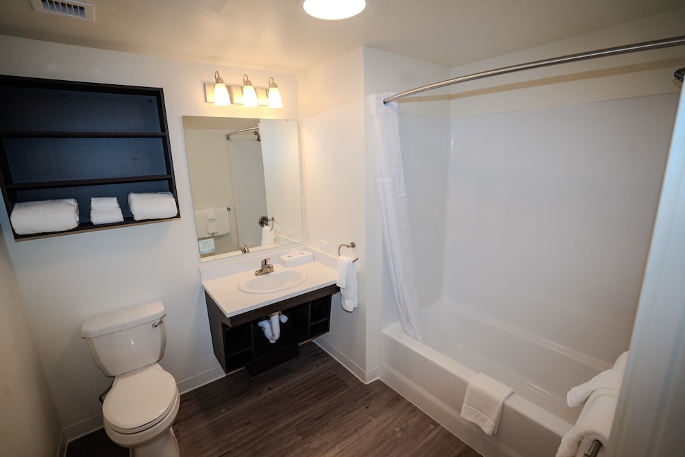 Hawthorn Extended Stay by Wyndham Alpine 44/49