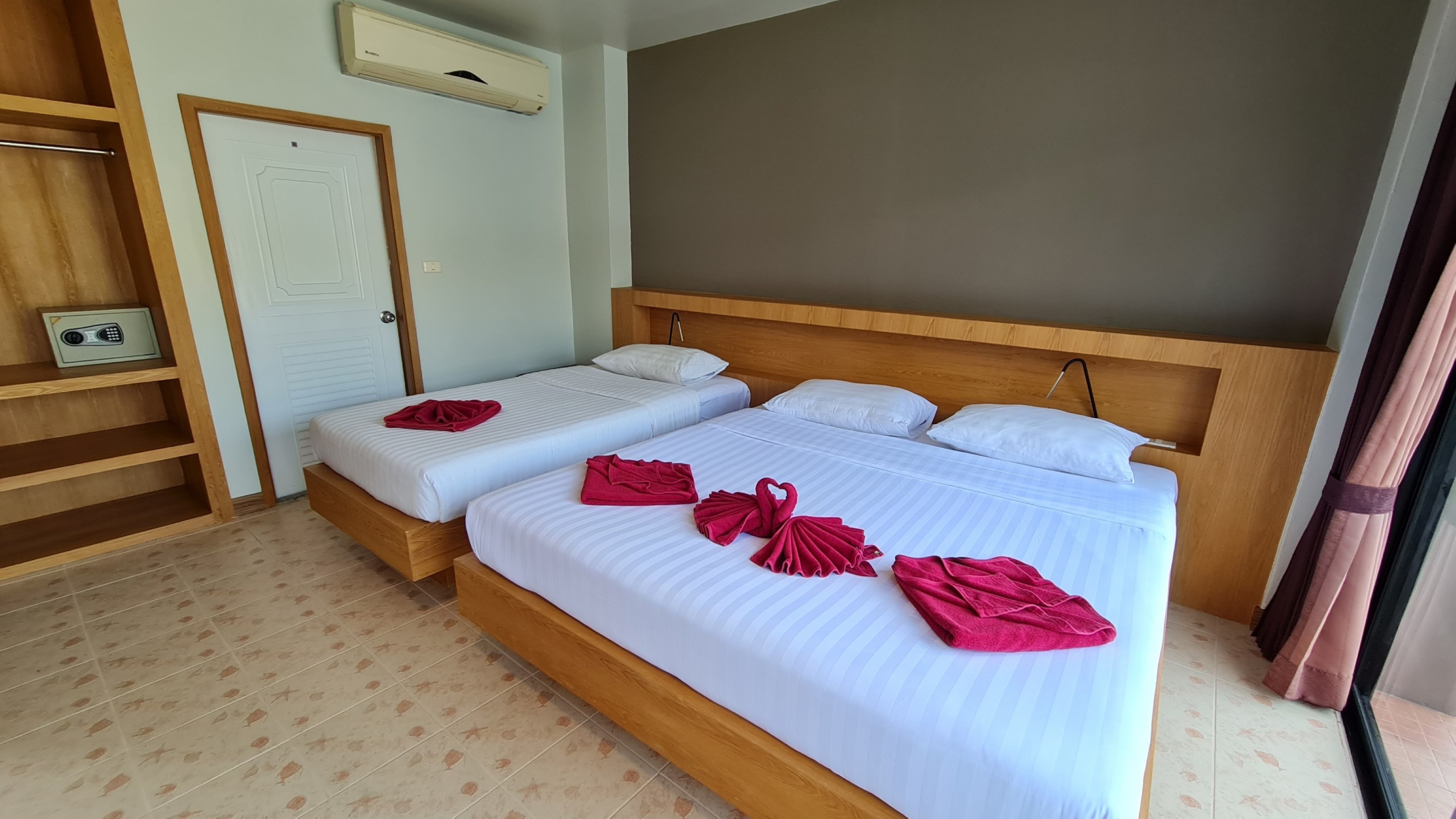 Room Actually 7/38