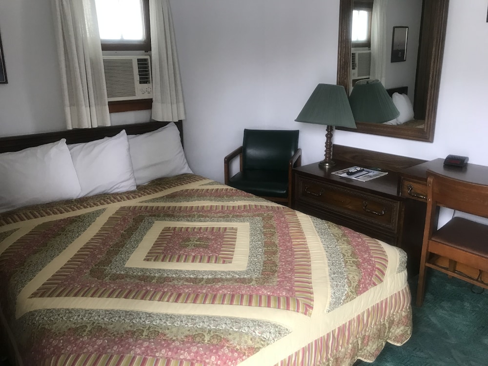 Chalet Motel 16/49
