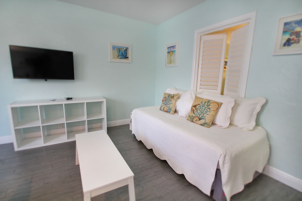 Hollywood Beachside Boutique Suites 13/46