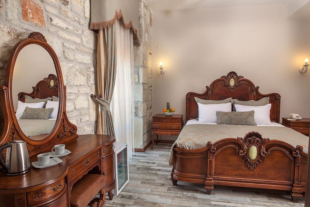 La Petra Hotel 7/40