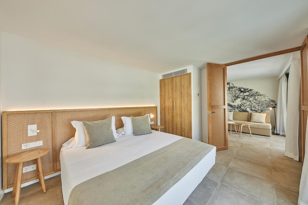 Ferrer Sofia Aparthotel 12/65