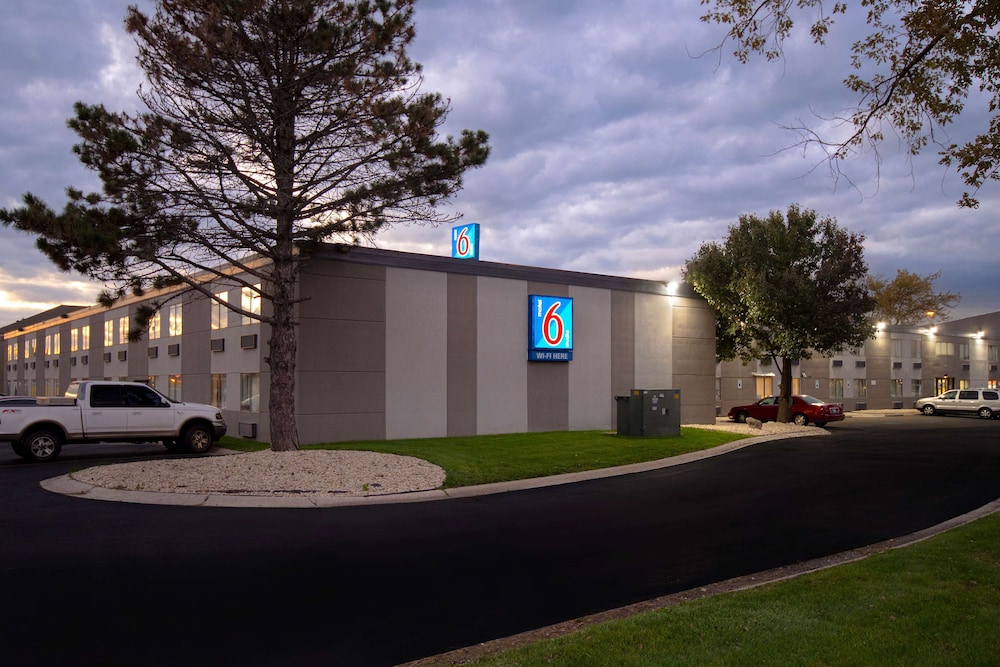 Motel6 Merrillville, IN 42/53