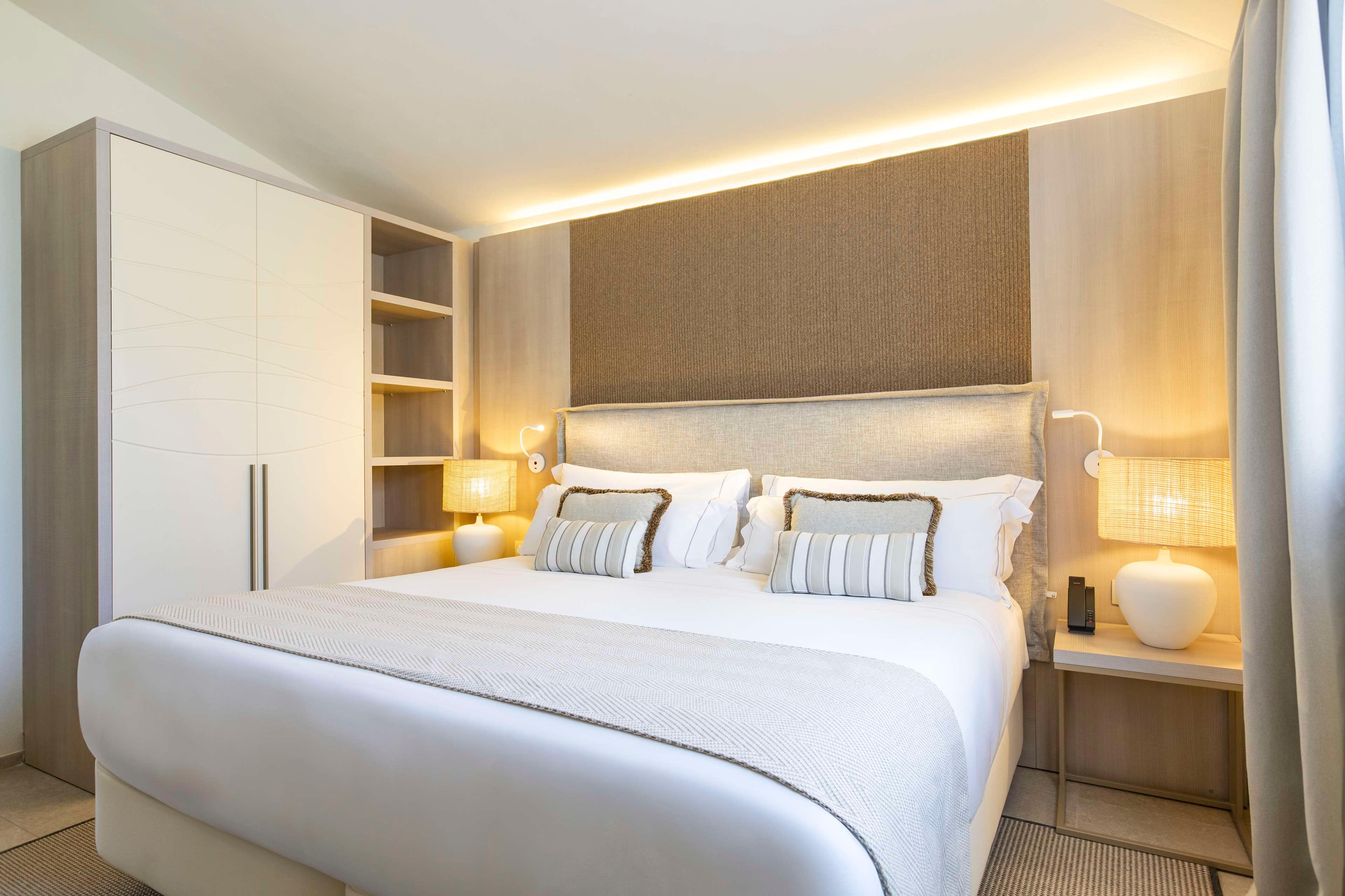1 BEDROOM, SUITE, KING BED