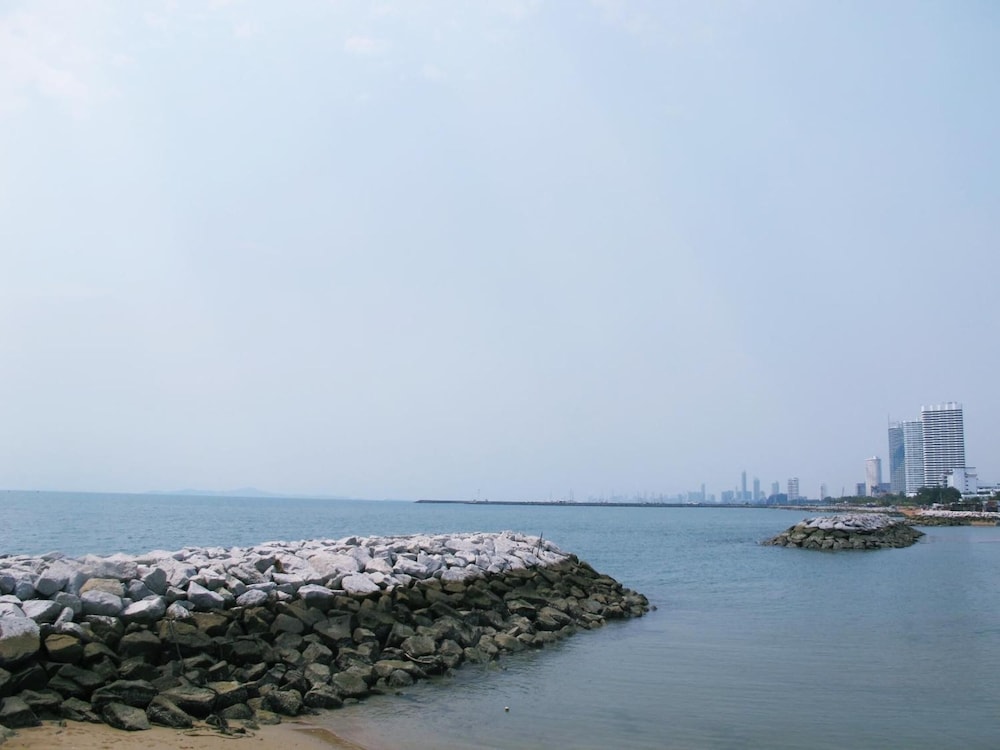 Nantra Pattaya Baan Ampoe Beach 28/40