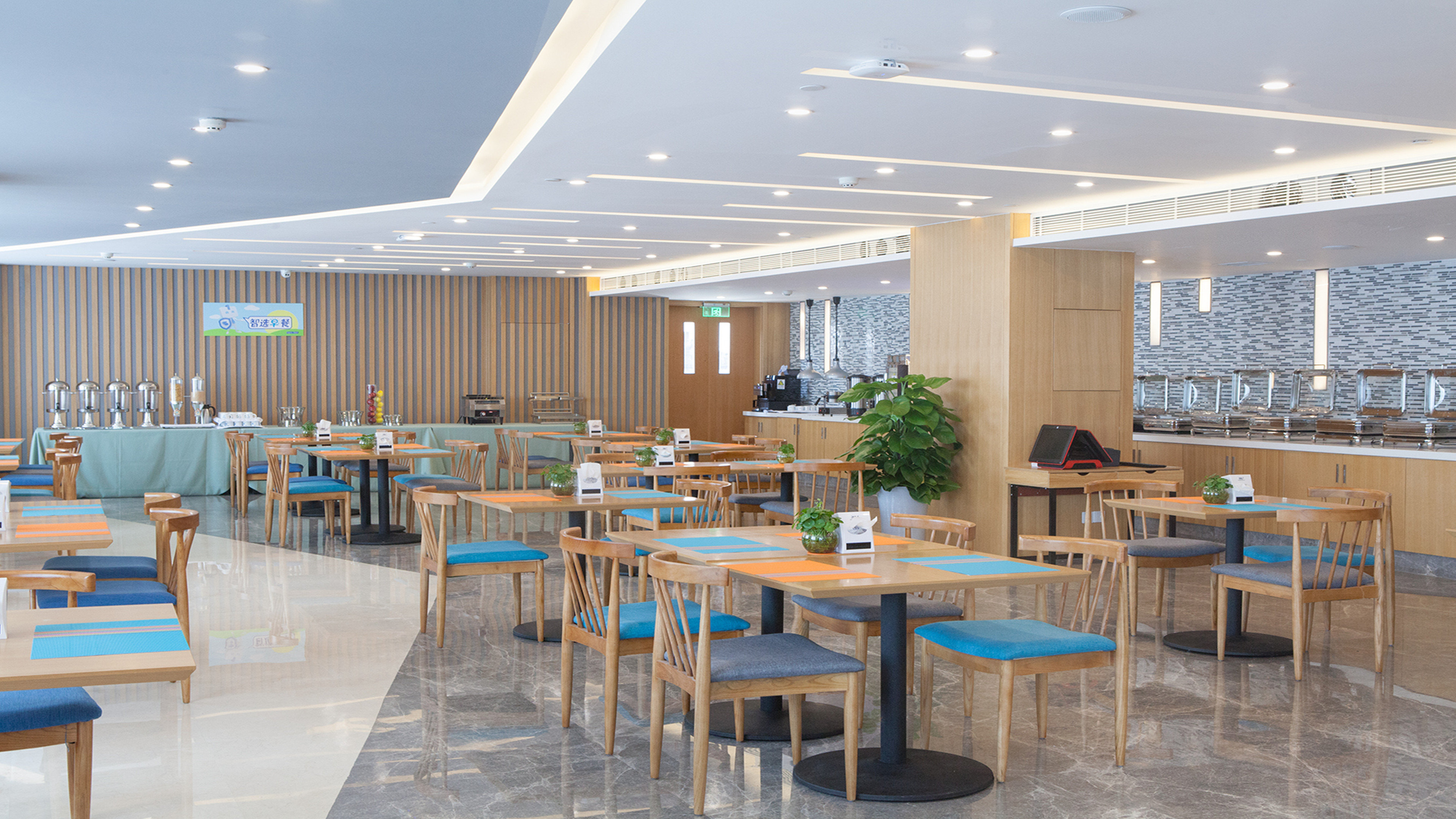 Holiday Inn Express Chengdu Airport Zone 57/75