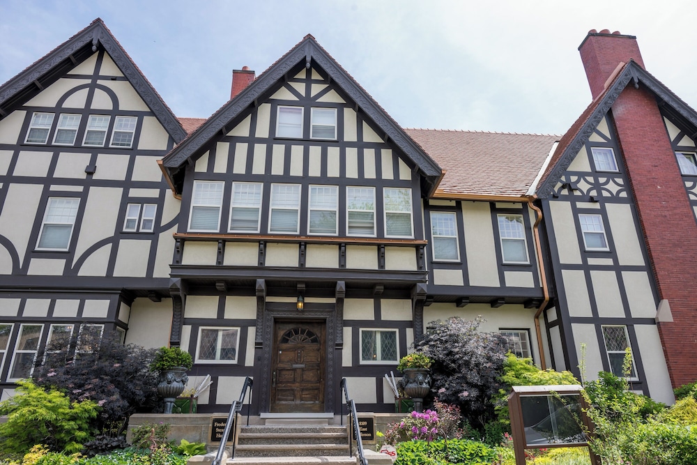 Frederick Stearns House Historic Inn 1/50