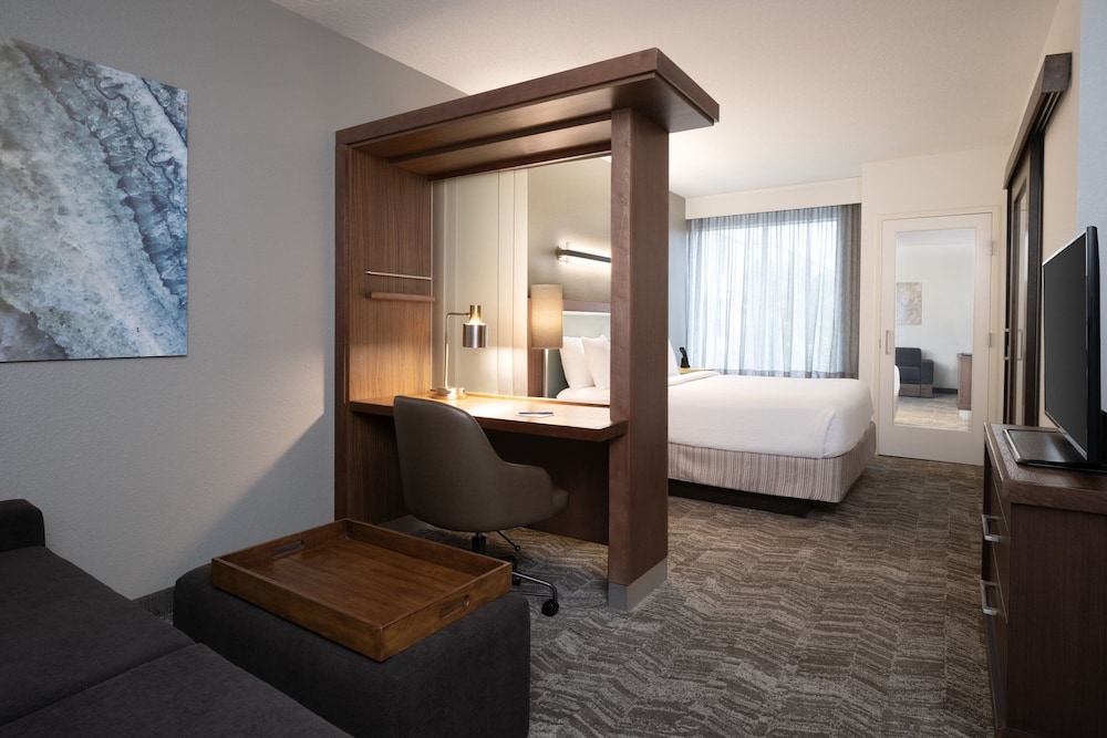 Suite, King Bed, Sofa, Accessible