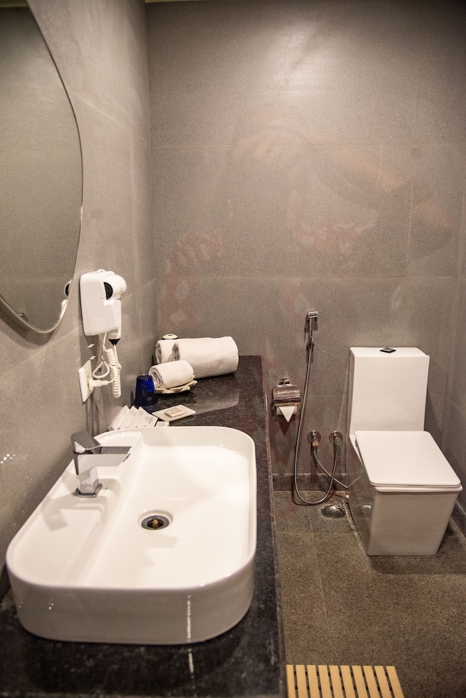 Room, King Bed, Forest View, Balcony، JuSTa Luxe Mukteshwar Retreat and Spa Mukteshwar 5/5