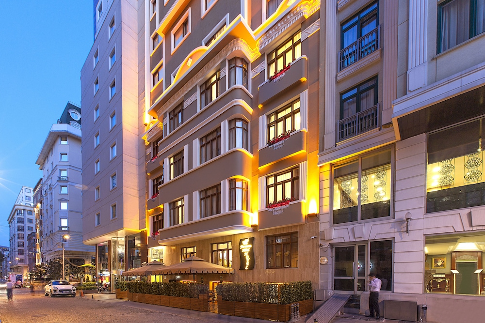 Ferman Hilal Hotel 57/63
