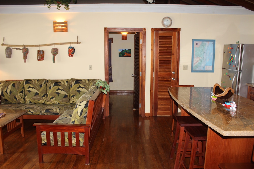 Maya Beach Hotel 12/82