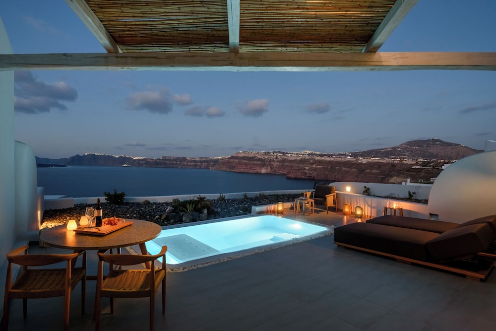 Neptune Luxury Spa Suites 37/72