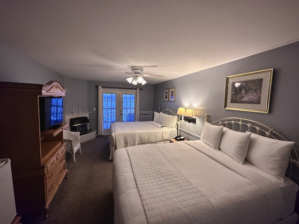 The French Country Inn Lake Geneva 4/43