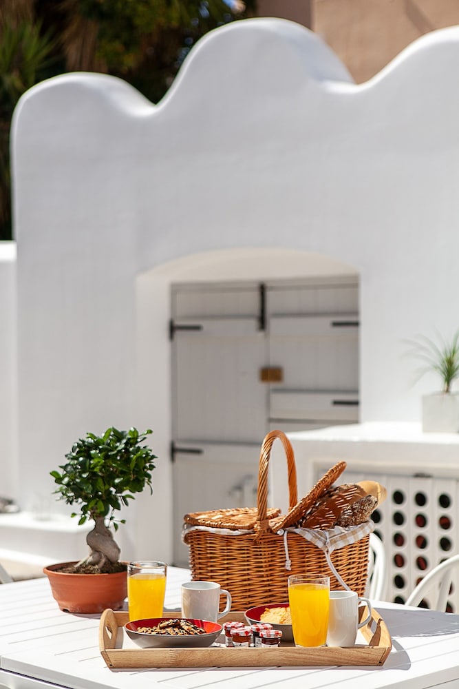 Radiant Santorini 36/45