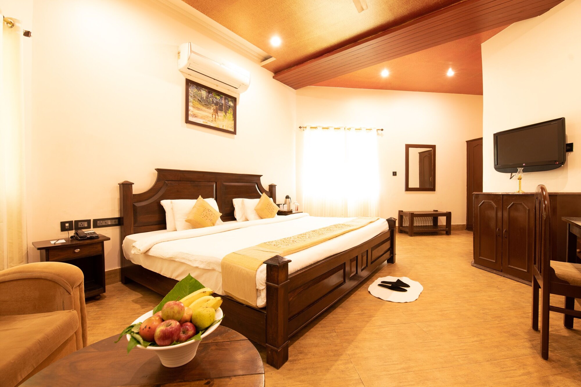 Green, Premium, Cottage, King Bed