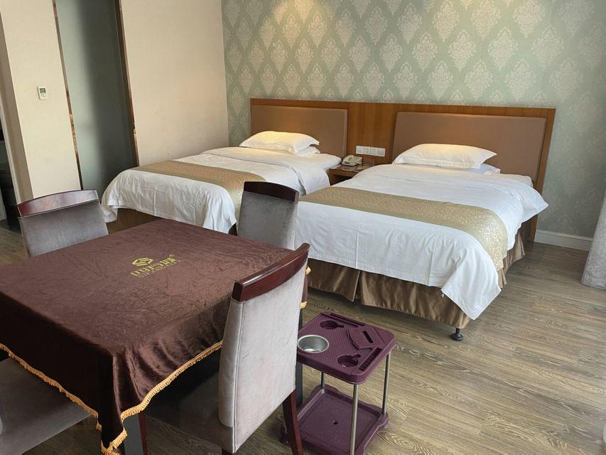Feature, Twin Beds