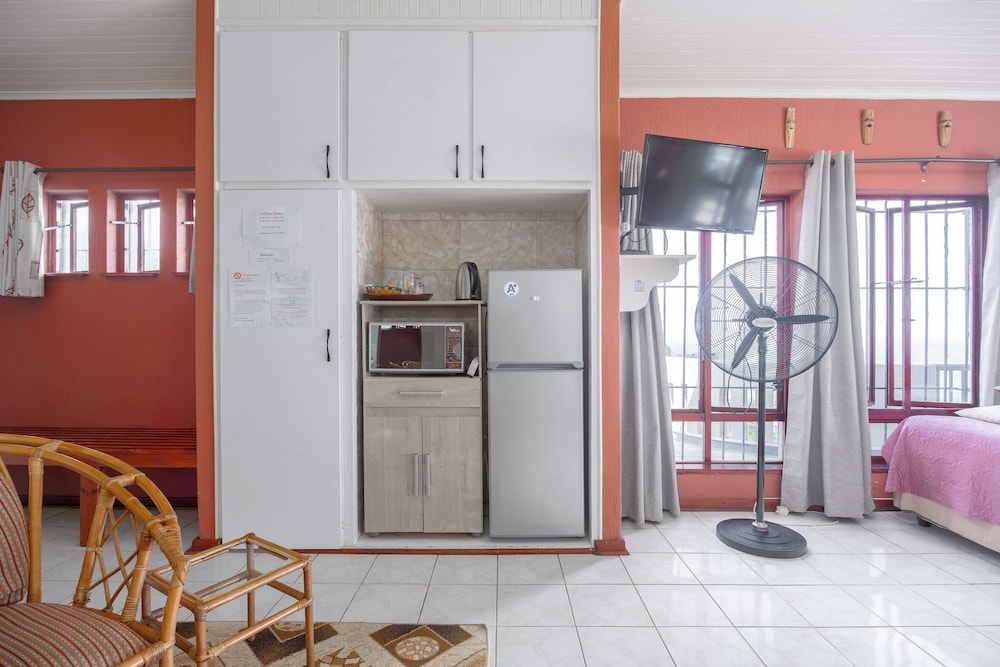 Beachcomber Bay Guest House 11/50
