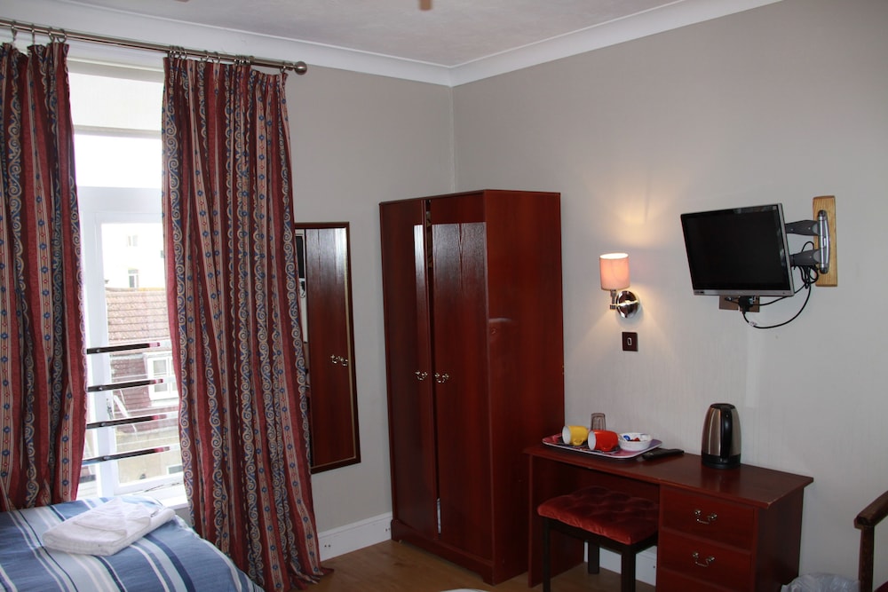 Ambassador Hotel 16/22