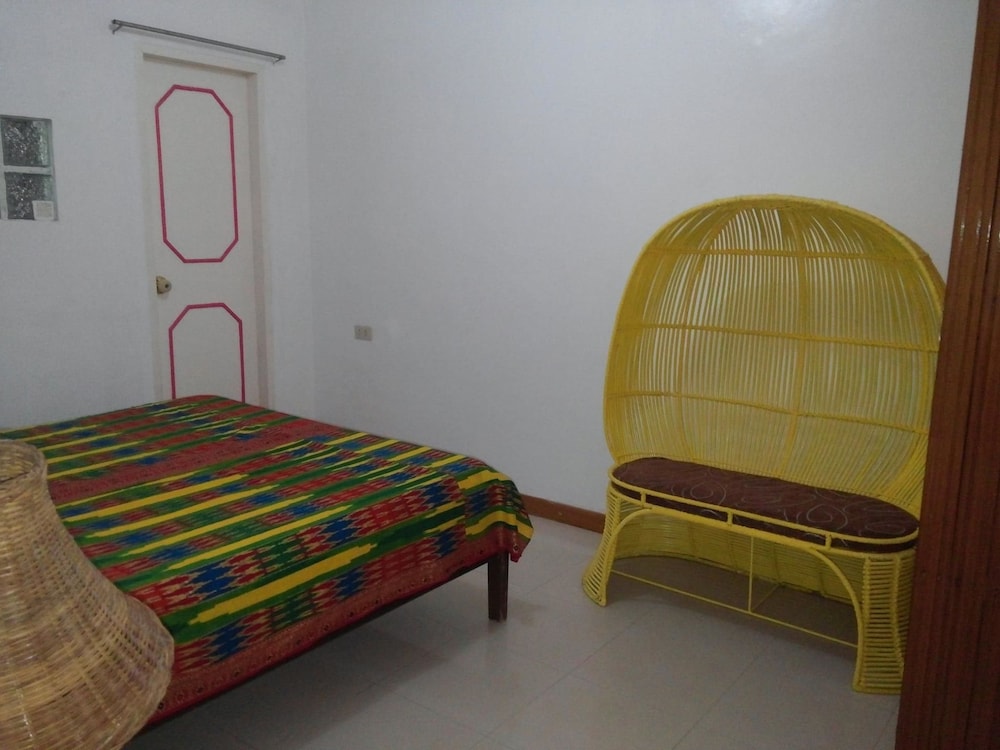 Yellow House Vacation Rental 11/23