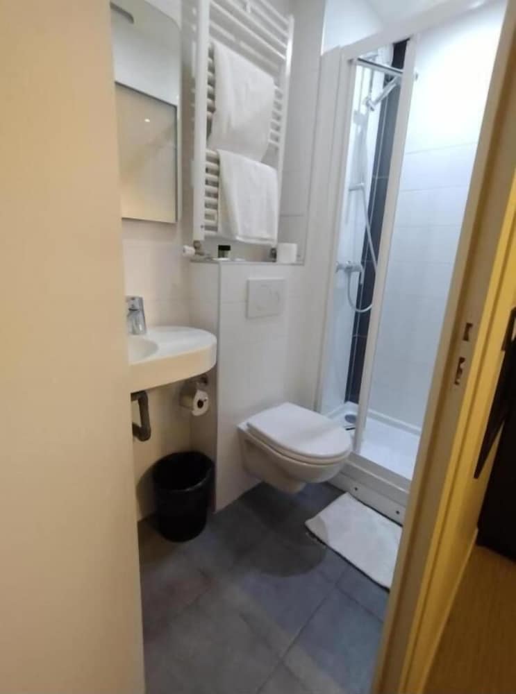 Room, Double Bed, HOTEL BONSEJOUR MONTMARTRE 5/5