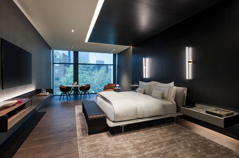Suite, City View