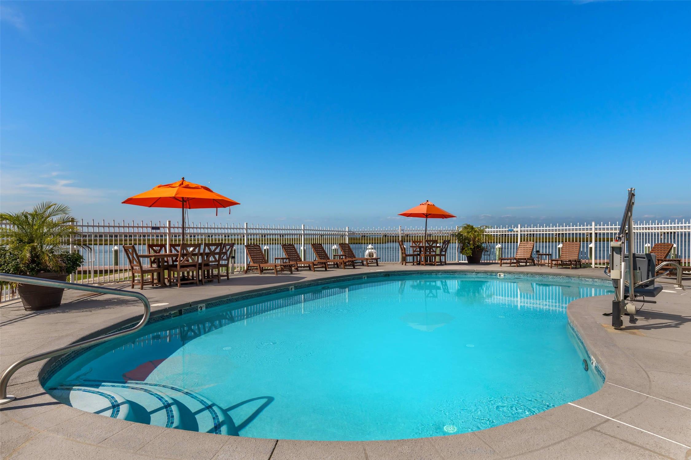 Comfort Suites Chincoteague Island Bayfront Resort 25/25