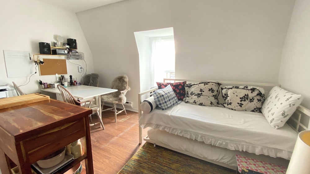 The Parkdale Hostellerie 45/66