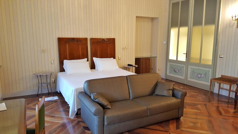 Hotel Roma E Rocca Cavour 44/82
