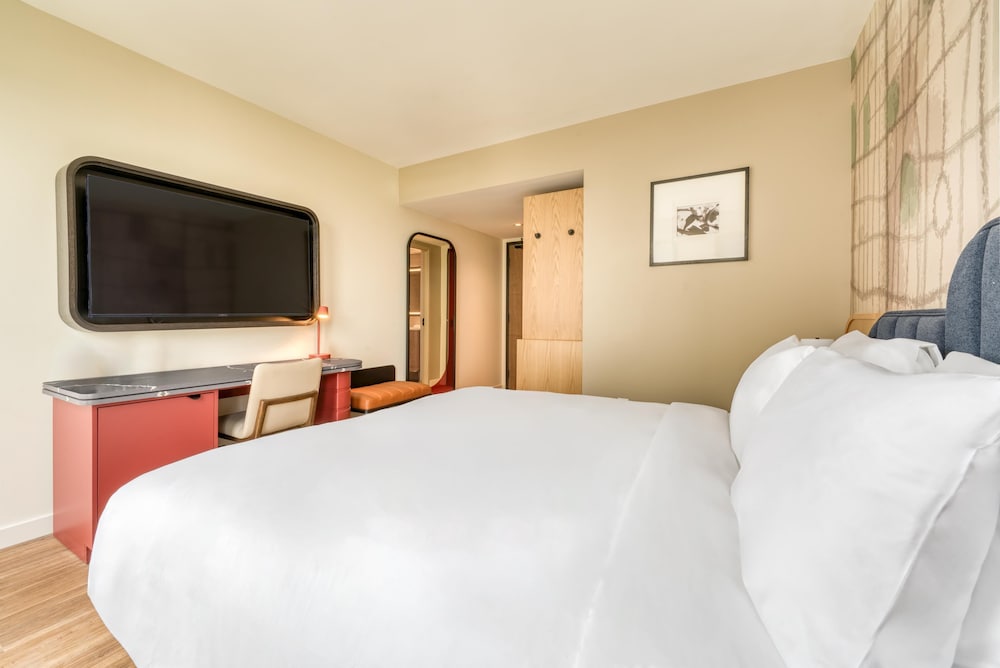 ROOM, KING BED, HIGH FLOOR