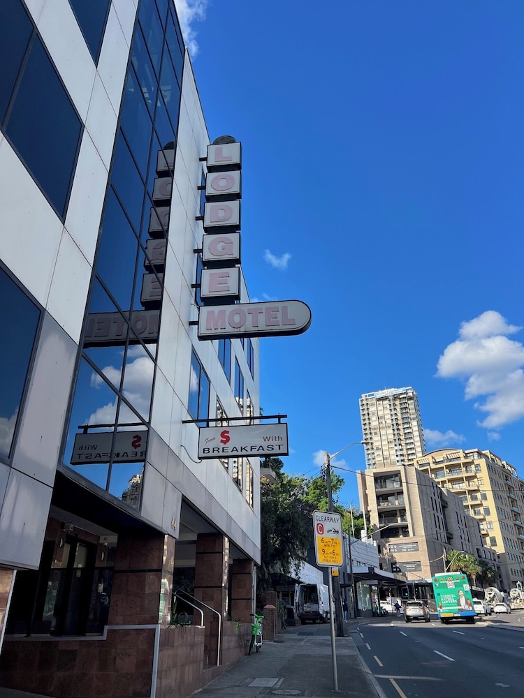 Edgecliff Lodge Motel 60/67