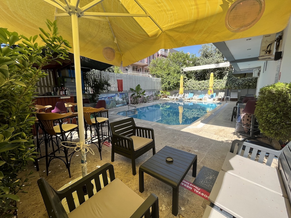 Lunay Hotel 32/33