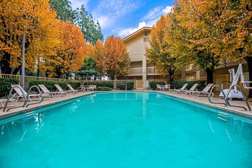 La Quinta Inn Stockton 34/53