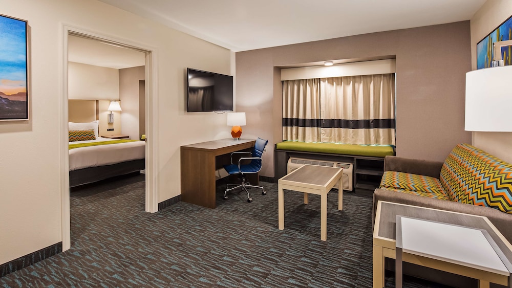 Best Western Plus Yuma Foothills Inn & Suites 26/41