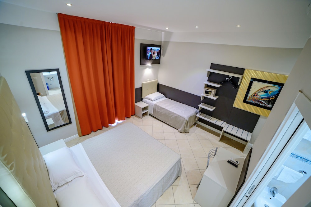 Hotel Demo 13/50