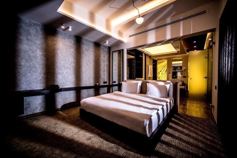 Aghababyan S Hotel 19/77