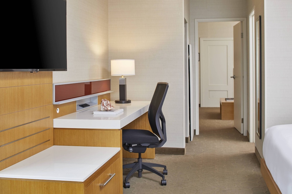 Renaissance Chicago Glenview Suites Hotel 53/72