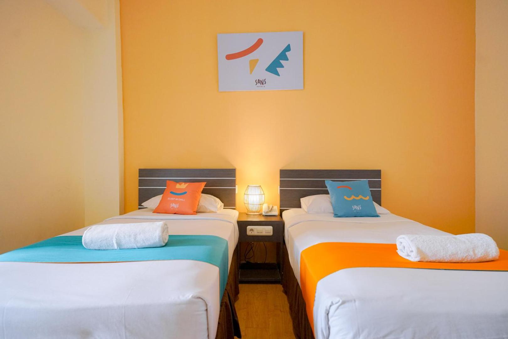 DELUXE, TWIN BEDS