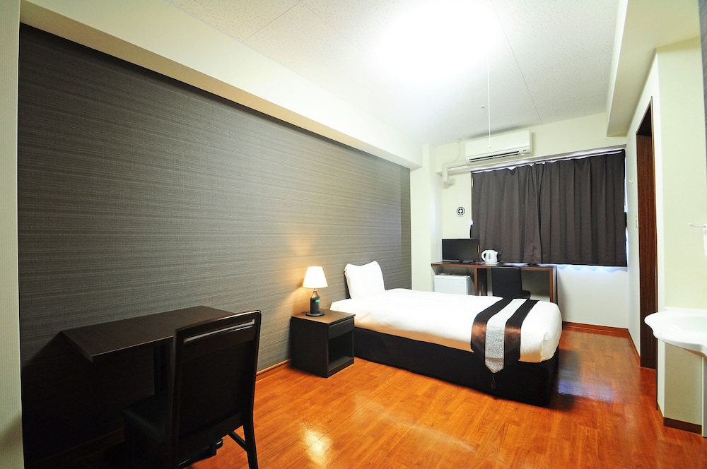 ROOM, SINGLE