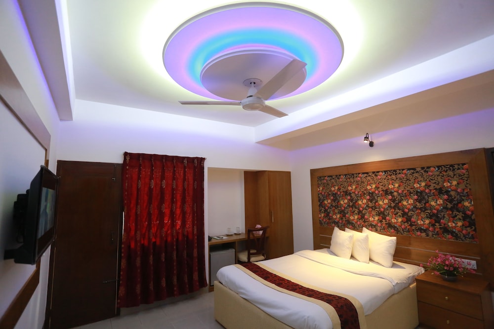 DELUXE, DOUBLE BED
