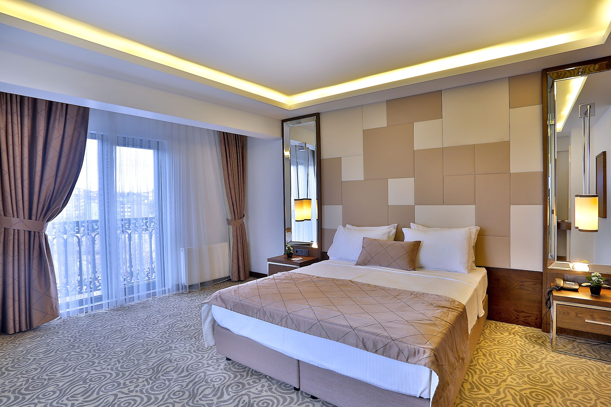 HONEYMOON, SUITE