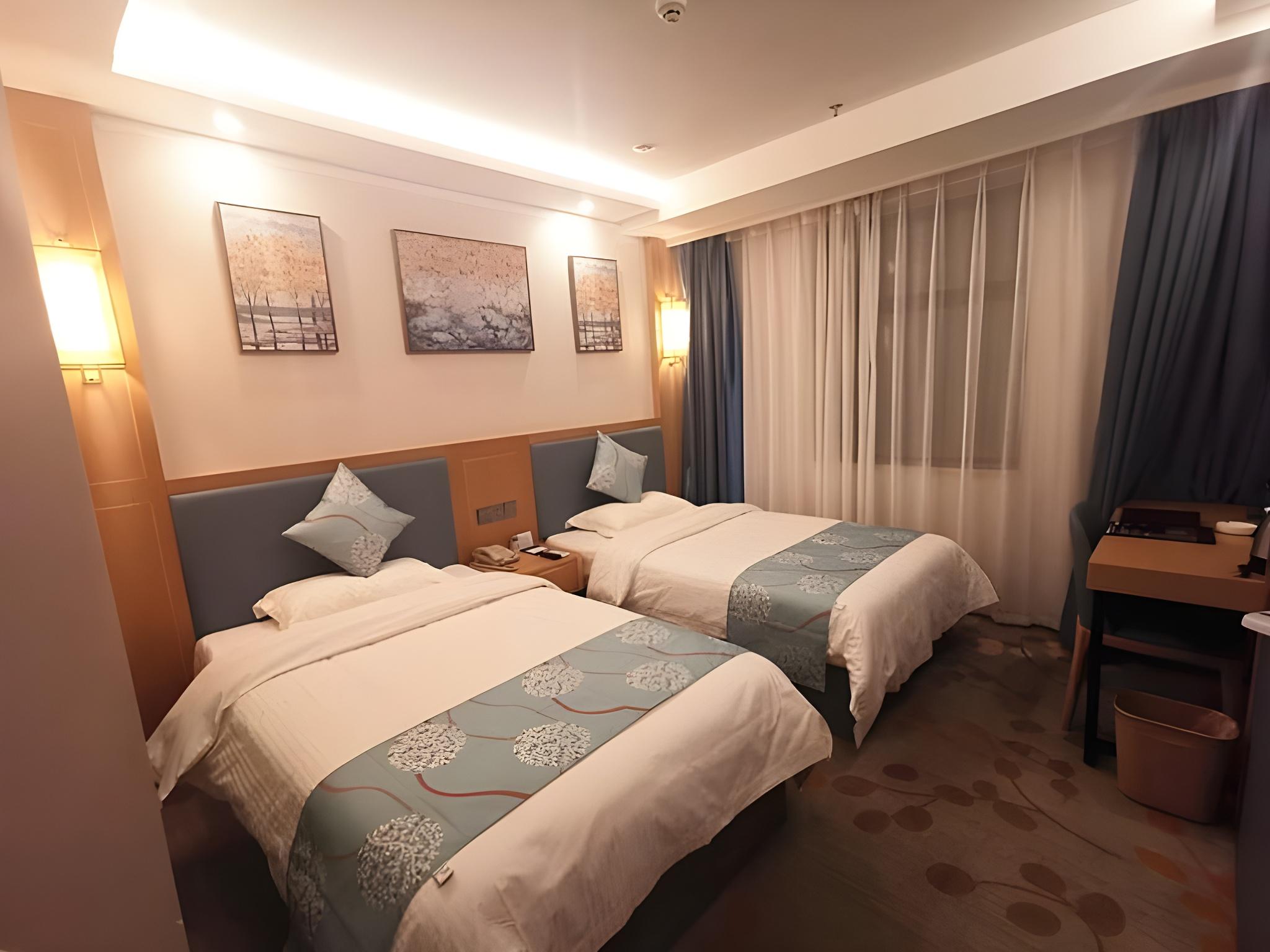 ROOM, TWIN BEDS