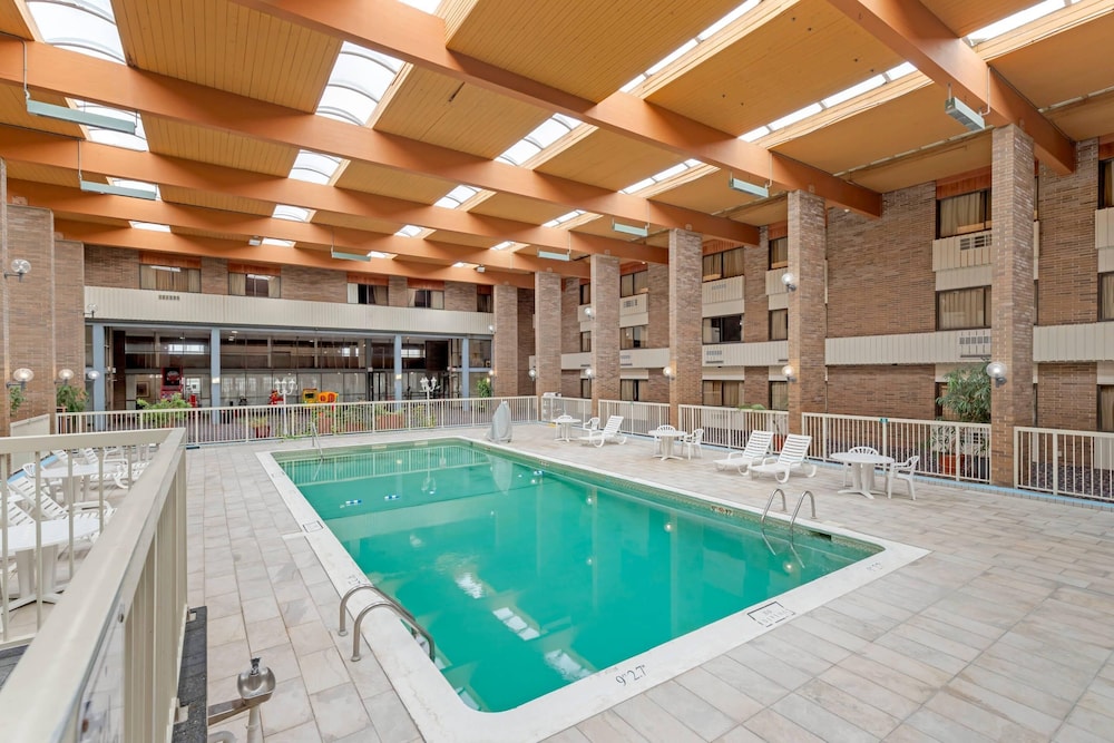 swimming pool spa