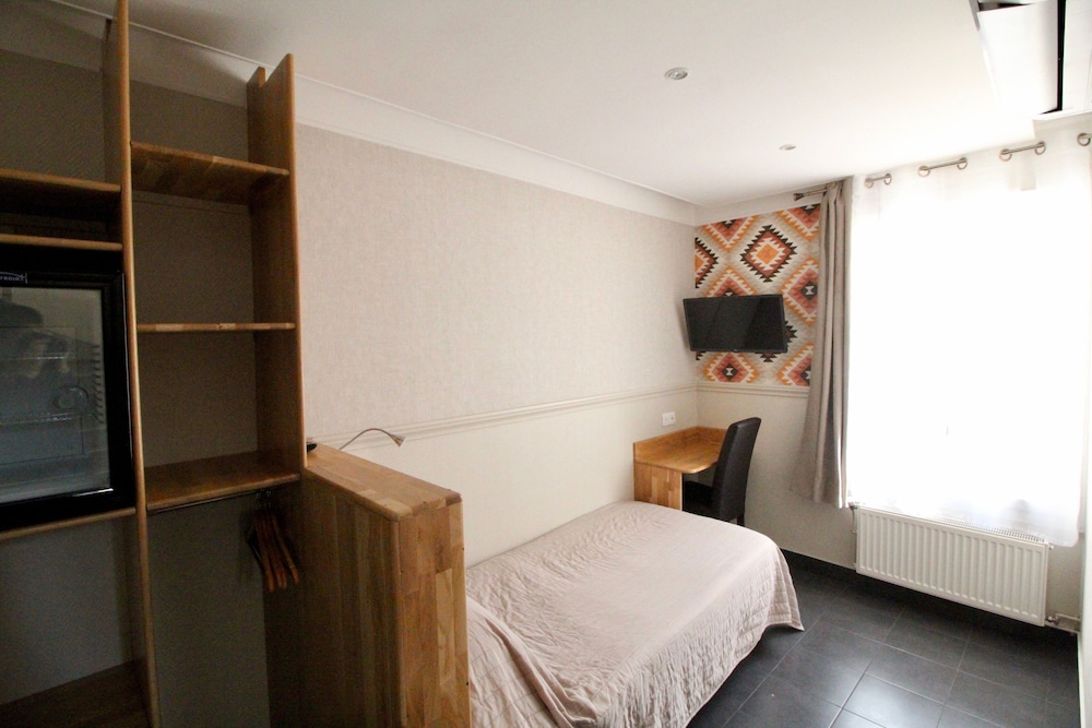 Hotel des Pyrenees 11/50