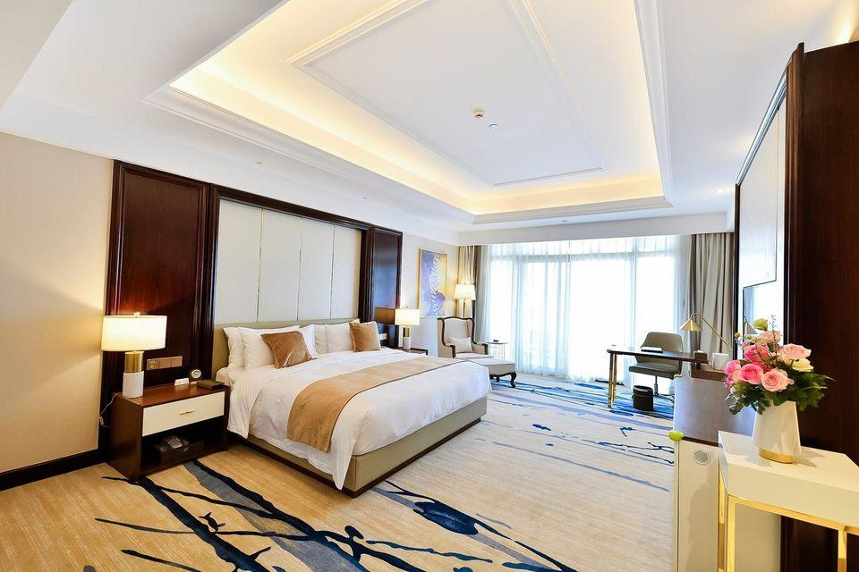 Select, Deluxe, King Bed