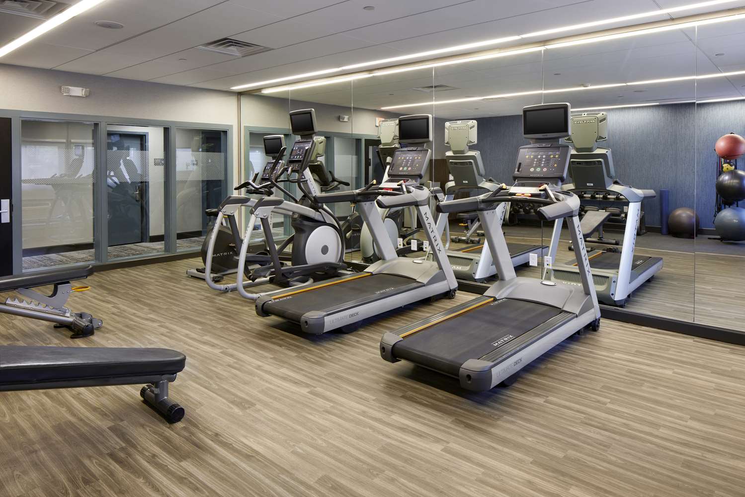 Hampton Inn Newark Airport 13/31