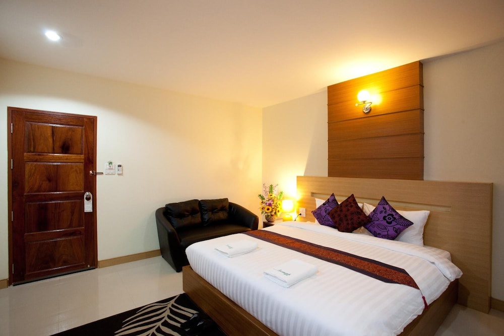 Amnauysuk Hotel 17/47