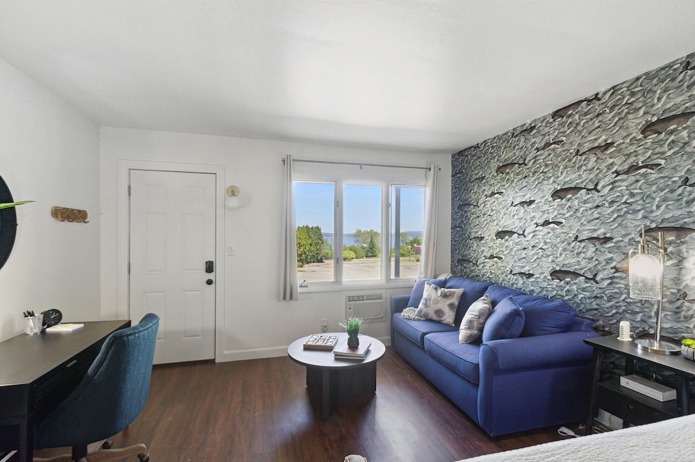 Bay Inn of Petoskey 48/68