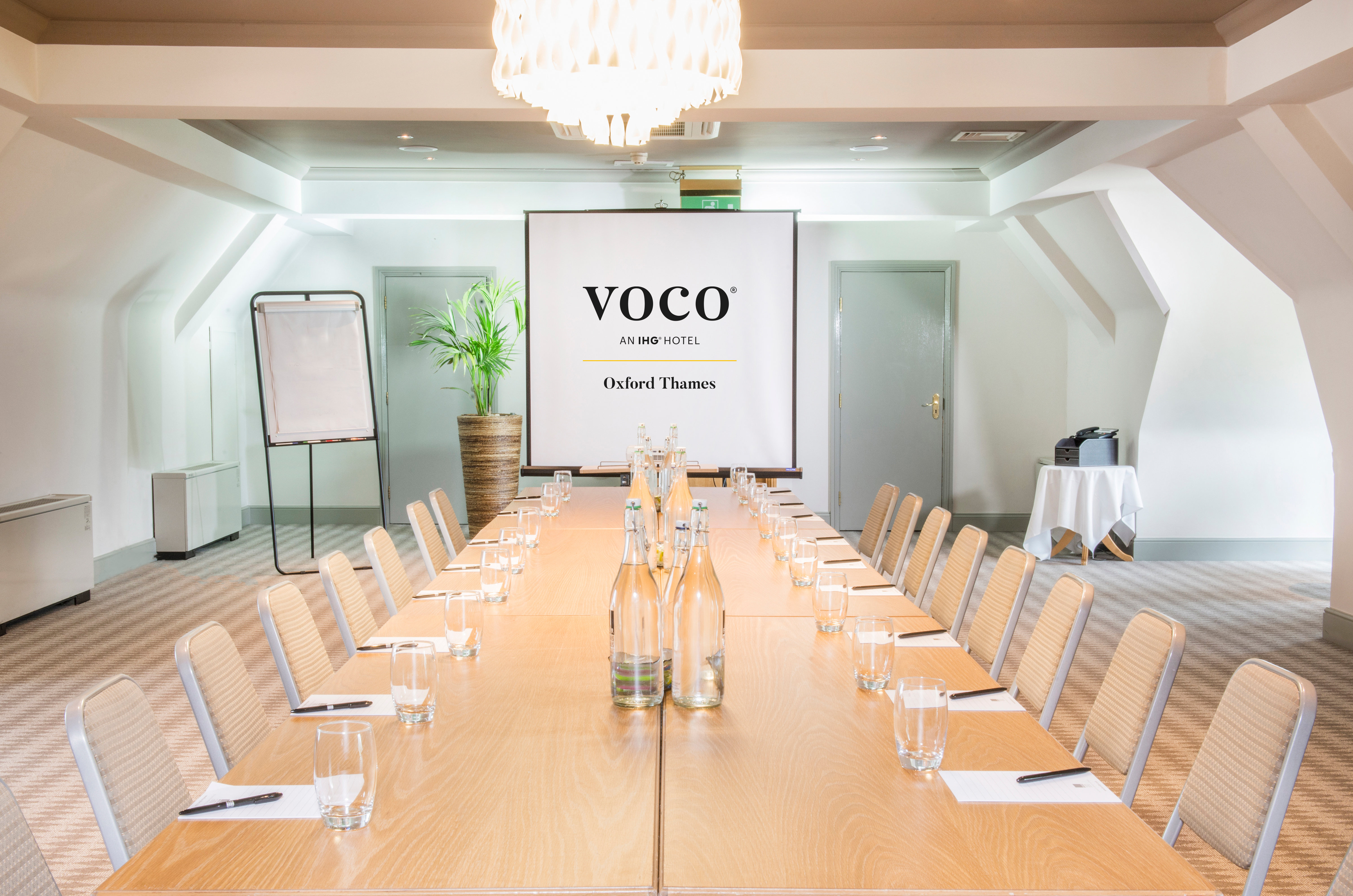 Voco Oxford Thames by IHG 36/50