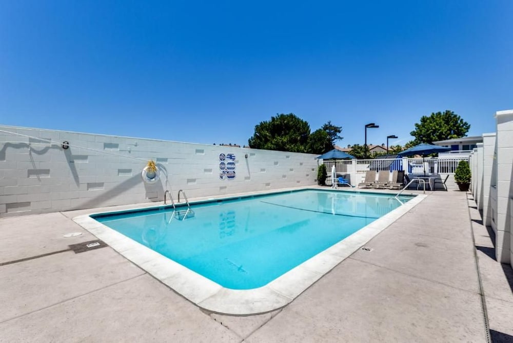 Motel6 San Jose, CA - Convention Center 38/60