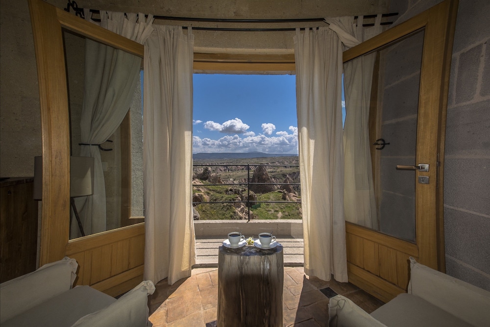 MILLSTONE CAVE SUITES 45/77